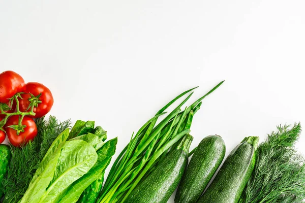 Урожай Зеленые Красные Овощи Светлом Фоне Вид Сверху Здоровое Питание — стоковое фото