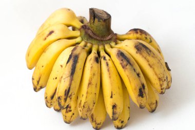 Olgun muz beyazda izole.