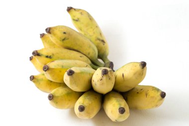 Olgun muz beyazda izole.