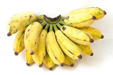 Olgun muz beyazda izole.