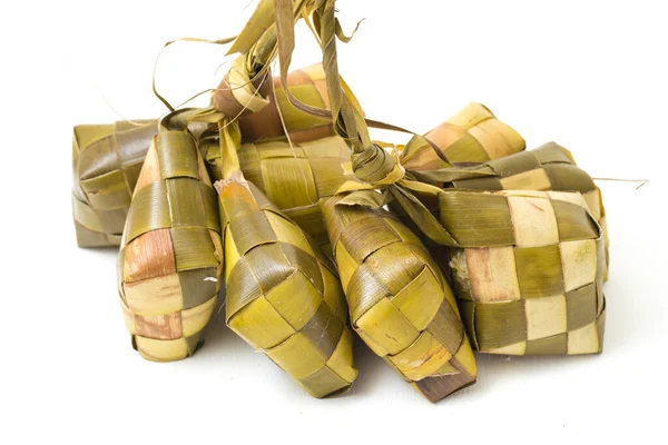 Ketupat Rijst Dumpling Een Natuurlijke Rijstdarm Gemaakt Van Jonge Kokosbladeren — Stockfoto