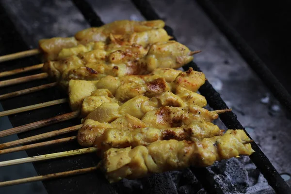 마랑기 사테이 Maranggi Satay 푸르와 카타에서 수있는 인도네시아 음식이다 Maranggi — 스톡 사진