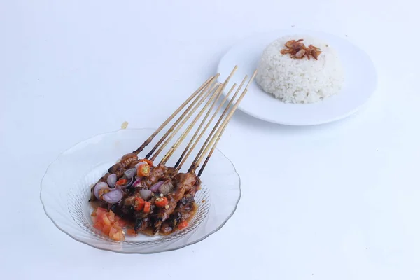 Sate Kambing Kuzu Satayıdır Endonezya Dan Gelen Geleneksel Yiyecekler Beyaz — Stok fotoğraf