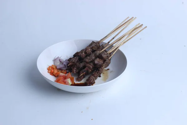 Sate Kambing Kuzu Satayıdır Endonezya Dan Gelen Geleneksel Yiyecekler Beyaz — Stok fotoğraf