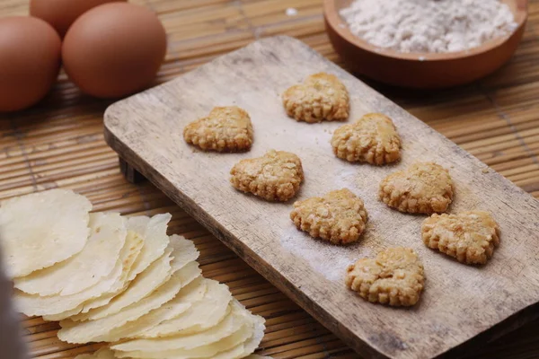 Indonesischer Imbiss Leert Melinjo Cookies — Stockfoto