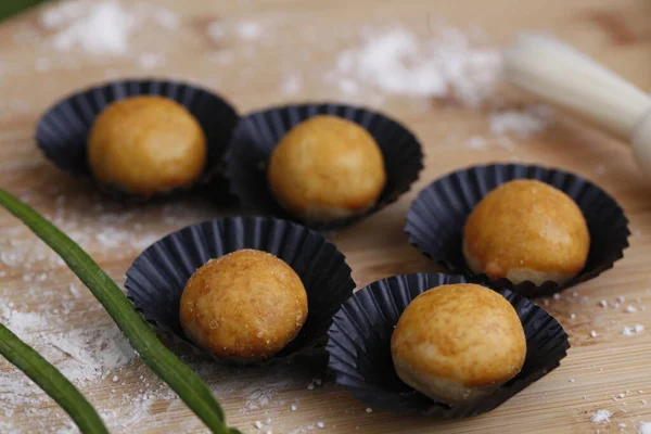 Covered macadamia Stockfotos, lizenzfreie Covered macadamia Bilder ...