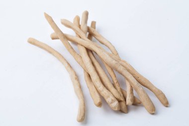 Grissini (İnce Ekmek Çubukları) beyaz arkaplanda izole edildi