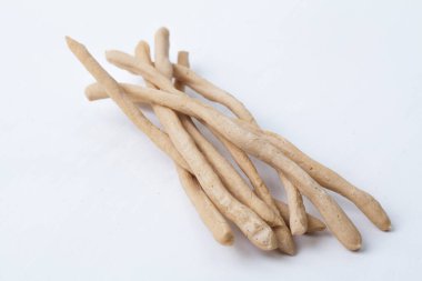 Grissini (İnce Ekmek Çubukları) beyaz arkaplanda izole edildi