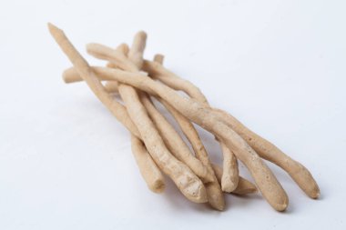 Grissini (İnce Ekmek Çubukları) beyaz arkaplanda izole edildi