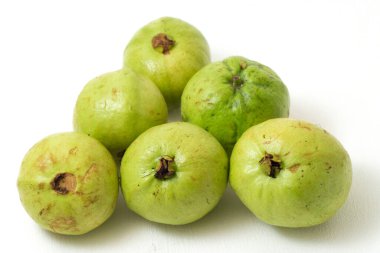 Kristal Guava (Psidium guajava) veya Jambu Kristal, beyaz arkaplanda izole.