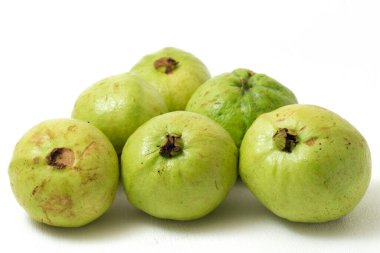 Kristal Guava (Psidium guajava) veya Jambu Kristal, beyaz arkaplanda izole.