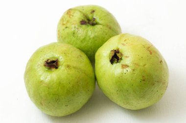 Kristal Guava (Psidium guajava) veya Jambu Kristal, beyaz arkaplanda izole.