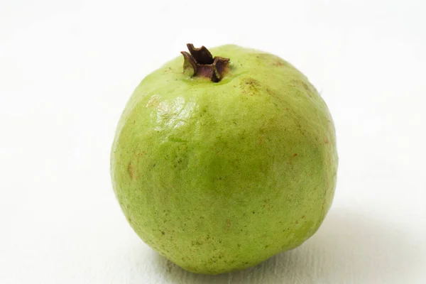 Kristal Guava (Psidium guajava) veya Jambu Kristal, beyaz arkaplanda izole.