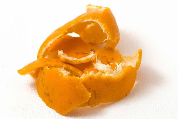 Orange Mandarine Pelée Fraîche Isolée Sur Fond Blanc — Photo