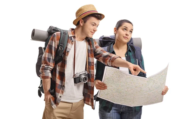 Teenager Touristen Mit Einer Landkarte Auf Weißem Hintergrund — Stockfoto