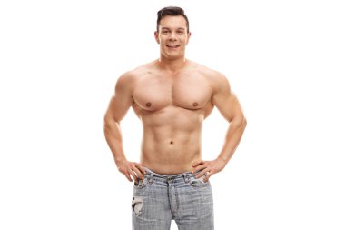 Beyaz arka plan üzerinde izole gömleksiz kas adam