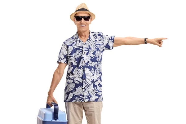 Elderly Tourish Holding Cooling Box Pointing Isolated White Background — Stock Photo, Image