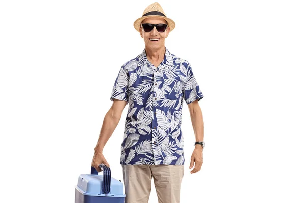 Ältere Touristin Mit Kühlbox Auf Weißem Hintergrund — Stockfoto