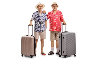 Beyaz arka plan üzerinde izole bavul ile iki yaşlı turistler tam uzunlukta portresi