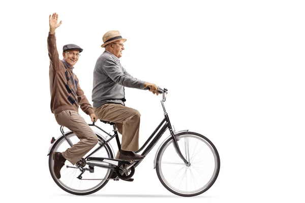老年人骑自行车与他们之一挥舞着相机在白色背景下隔离 — 图库照片