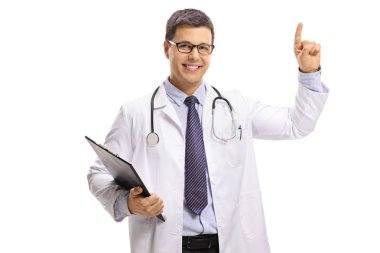 Doktor onun parmağı beyaz arka plan üzerinde izole gidiyor elinde dosya olan