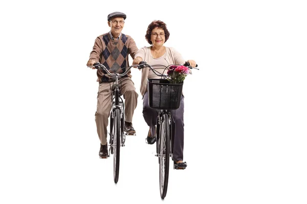 Ηλικιωμένος Άνδρας Και Μία Ηλικιωμένη Γυναίκα Ιππασία Ποδήλατα Προς Μηχανή — Φωτογραφία Αρχείου