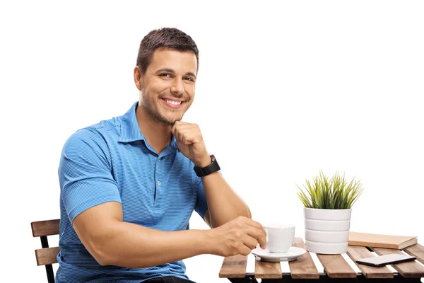 Ung Man Sitter Ett Soffbord Och Leende Isolerade Vit Bakgrund — Stockfoto