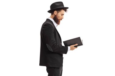 Dindar biri beyaz arka plan üzerinde izole bir kitap okuma