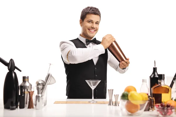 Barman Com Uma Coqueteleira Isolada Fundo Branco — Fotografia de Stock