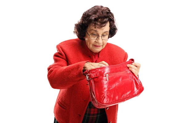 Senior Senhora Procurando Através Sua Bolsa Isolada Fundo Branco — Fotografia de Stock