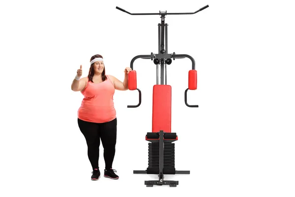 Celé Délce Portrét Obézní Ženy Výkon Stroje Ukazuje Palec Nahoru — Stock fotografie