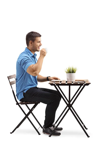 Jovem Bebendo Café Sentado Uma Mesa Isolada Fundo Branco — Fotografia de Stock