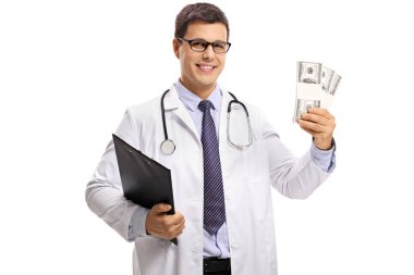 Doktor bir Pano ve beyaz arka plan üzerinde izole para demetleri ile