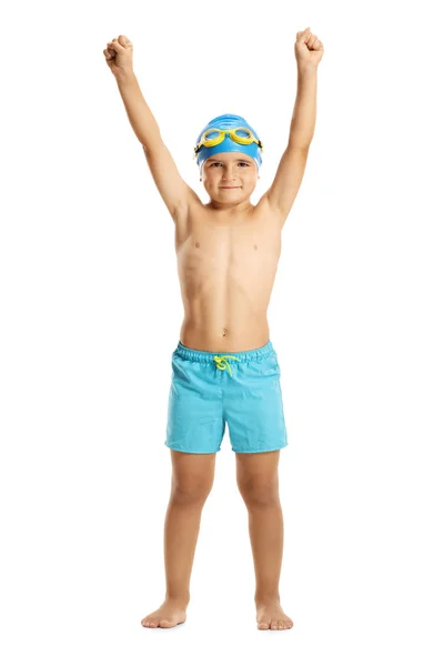 完全な長さに分離の白い背景を彼の手を繋いでいる水泳トランクを着て少年のポートレート — ストック写真