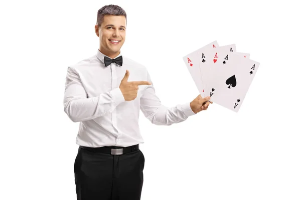 Joven Con Esmoquin Sosteniendo Cartas Apuntando Aislado Sobre Fondo Blanco — Foto de Stock