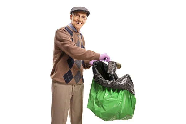 Homem Idoso Coletando Lixo Saco Plástico Isolado Fundo Branco — Fotografia de Stock