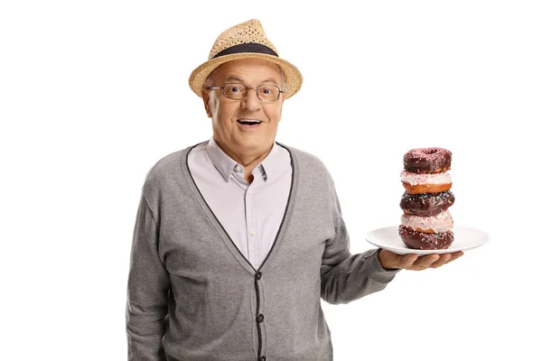 Volwassen Man Met Een Plaat Van Donuts Geïsoleerd Witte Achtergrond — Stockfoto