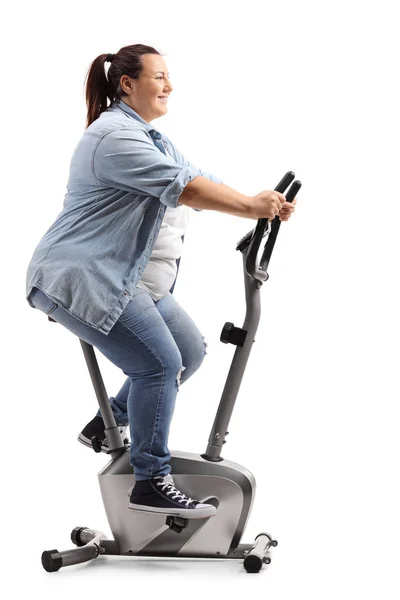 Mujer Con Sobrepeso Haciendo Ejercicio Sobre Una Bicicleta Fija Aislada —  Fotos de Stock