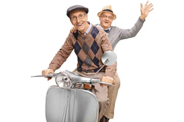 Dos Hombres Mayores Scooter Vintage Uno Saludando Aislado Sobre Fondo — Foto de Stock