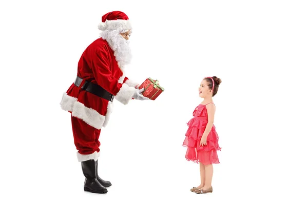 Foto Babbo Natale Figura Intera Che Regala Regalo Una Bambina — Foto Stock