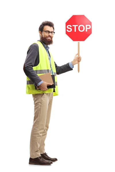 Ganzkörperporträt Eines Lehrers Mit Warnweste Und Stoppschild Auf Weißem Hintergrund — Stockfoto