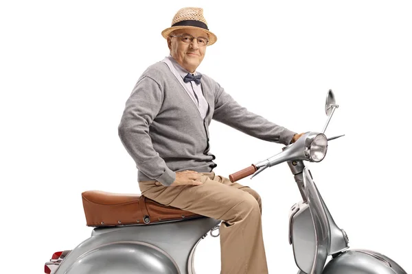 Volwassen Man Zit Een Vintage Scooter Geïsoleerd Witte Achtergrond — Stockfoto