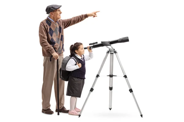 Fotografía Completa Una Colegiala Uniforme Mirando Través Telescopio Hombre Mayor —  Fotos de Stock