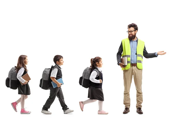 Volledige Lengte Profiel Shot Van Scholieren Lopen Een Lijn Een — Stockfoto