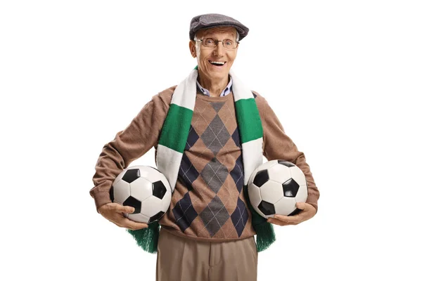 Senior Fußballfan Hält Zwei Fußbälle Isoliert Auf Weißem Hintergrund — Stockfoto