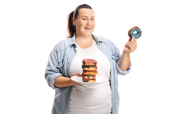 Mulher Com Excesso Peso Com Uma Pilha Rosquinhas Isoladas Sobre — Fotografia de Stock