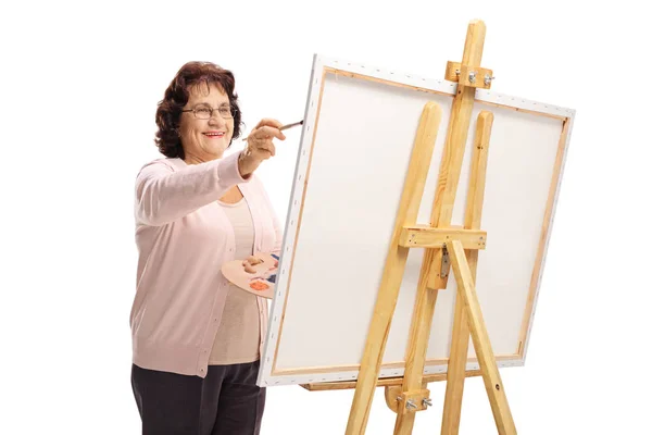 Mujer Anciana Pintando Sobre Lienzo Aislado Sobre Fondo Blanco — Foto de Stock