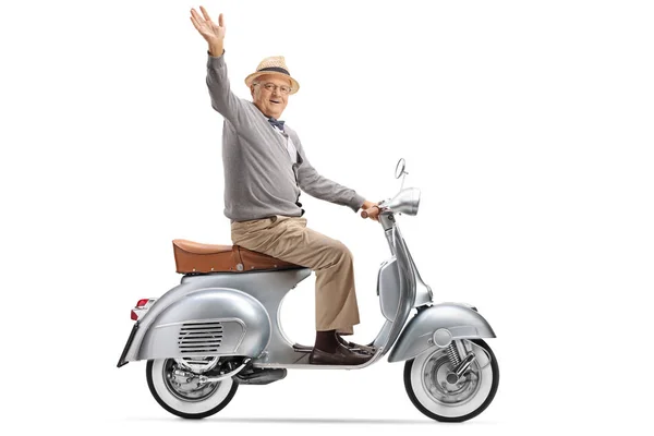 Senior Gentleman Chevauchant Scooter Vintage Saluant Caméra Isolée Sur Fond — Photo