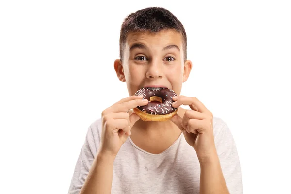 Kleiner Junge Beißt Einen Donut Auf Weißem Hintergrund — Stockfoto