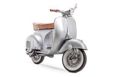 Beyaz arka plan üzerinde izole bir vintage 1961 IBF 150 Vespa scooter stüdyo çekim